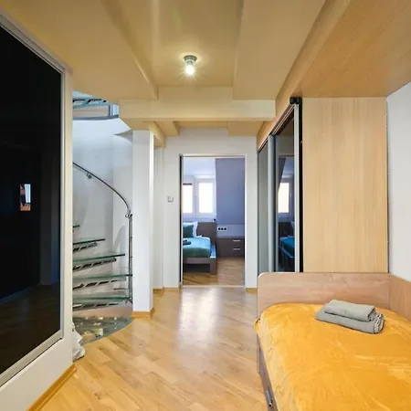 Urban Chic - Center - 3 Floors - Luxury * ワルシャワ